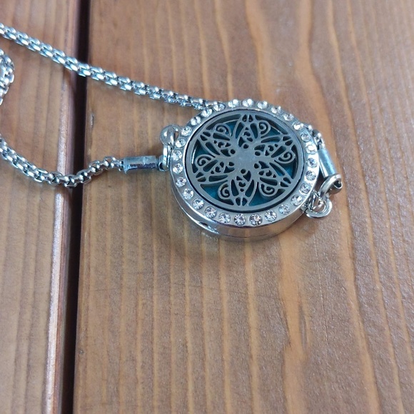 Aromatherapy Essential Oil Diffuser Bracelet - Picture 2 of 7